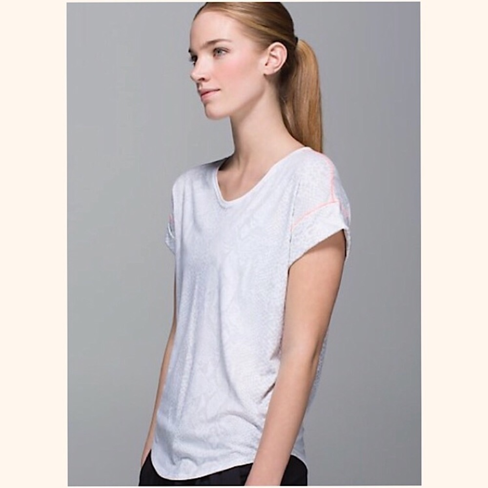 Lululemon Weekend Short Sleeve Tee size 6